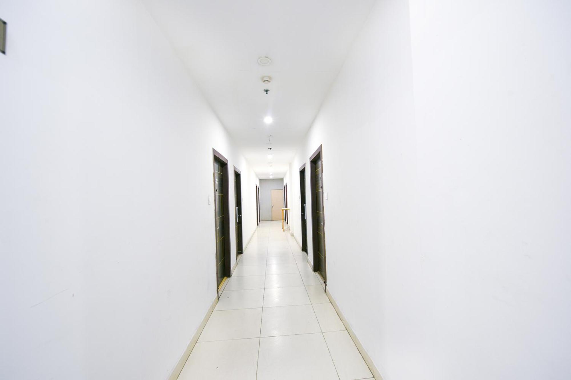 Ayaan Residency Hotel Noida Exterior photo