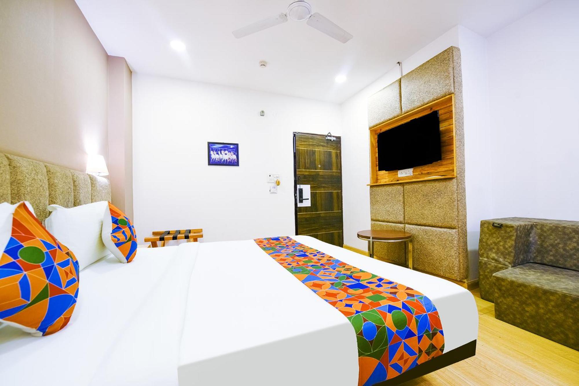 Ayaan Residency Hotel Noida Exterior photo