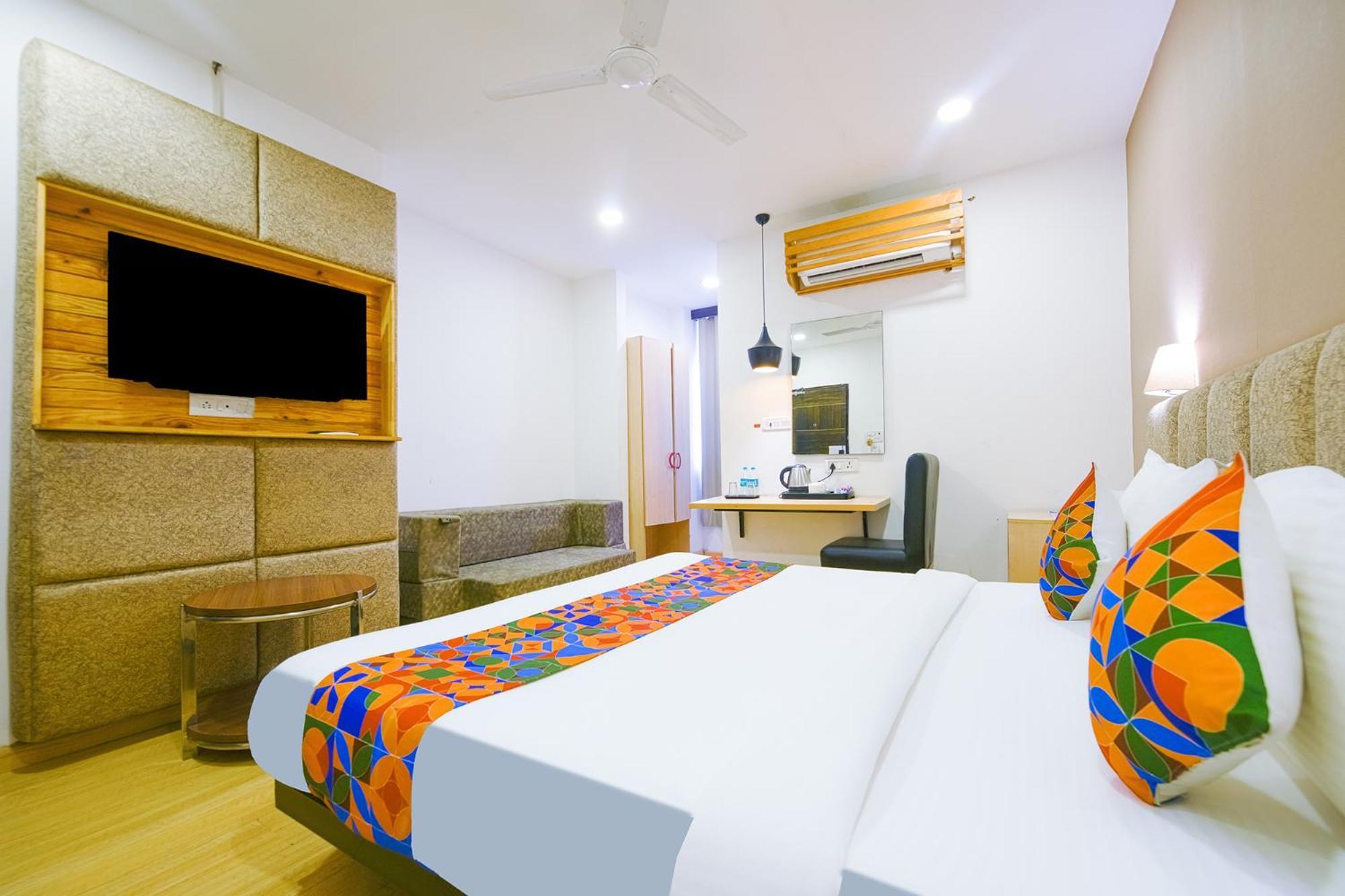 Ayaan Residency Hotel Noida Exterior photo