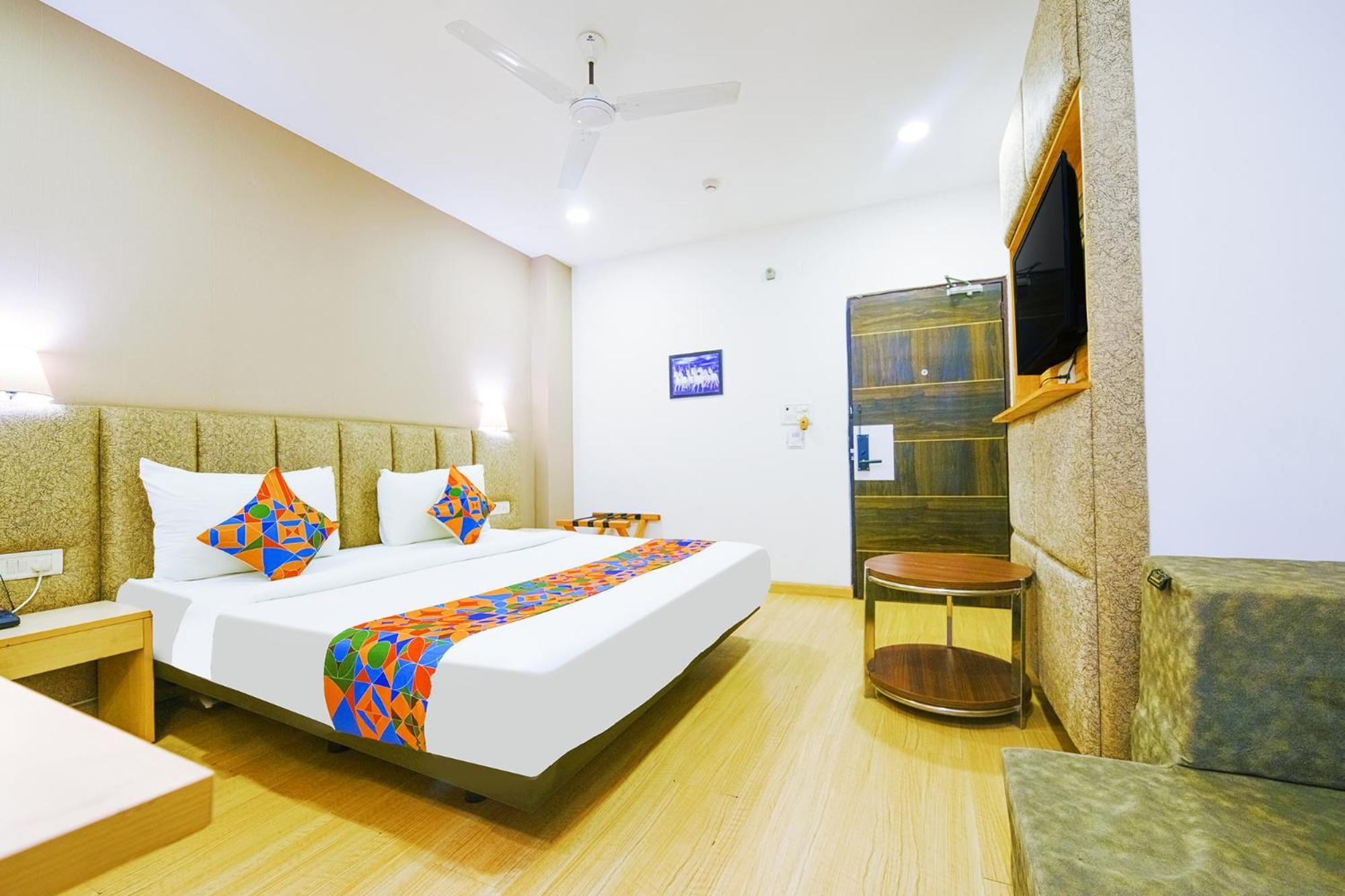 Ayaan Residency Hotel Noida Exterior photo