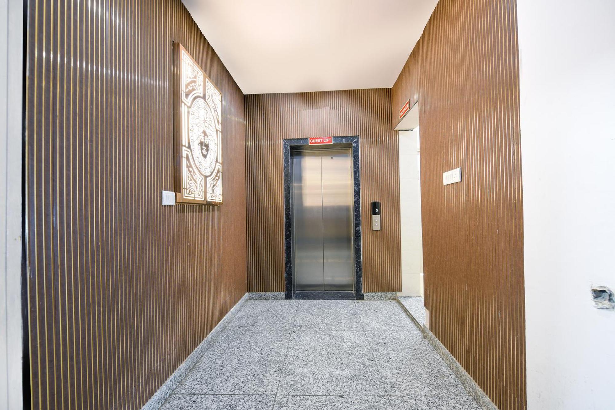 Ayaan Residency Hotel Noida Exterior photo