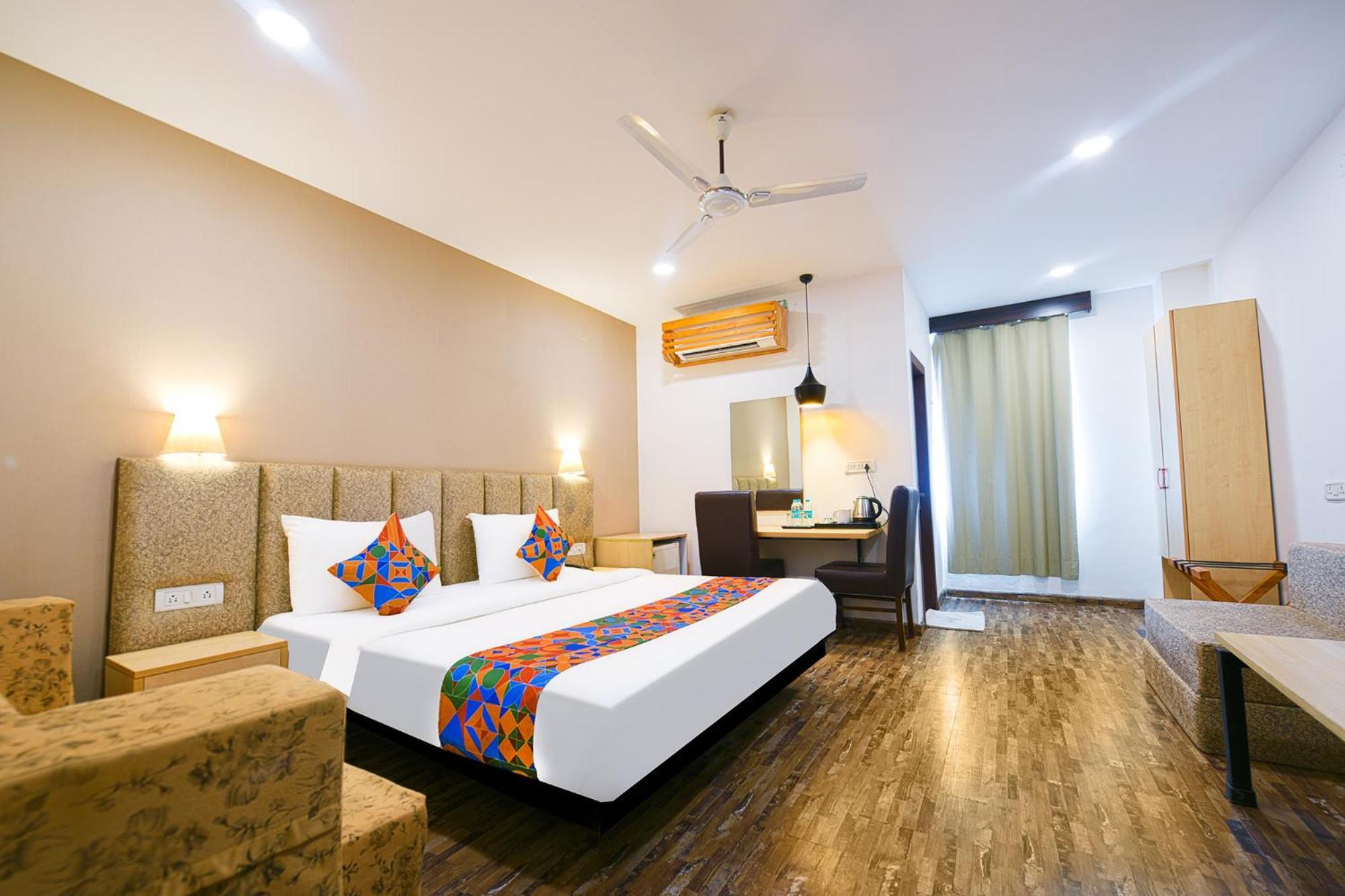 Ayaan Residency Hotel Noida Exterior photo