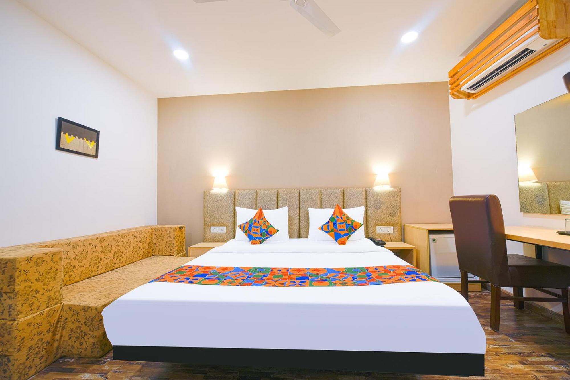Ayaan Residency Hotel Noida Exterior photo