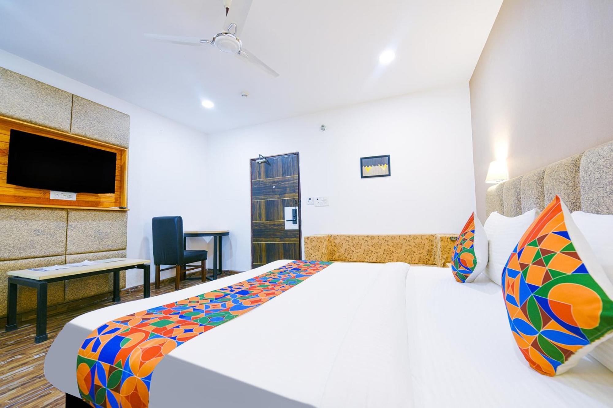 Ayaan Residency Hotel Noida Exterior photo
