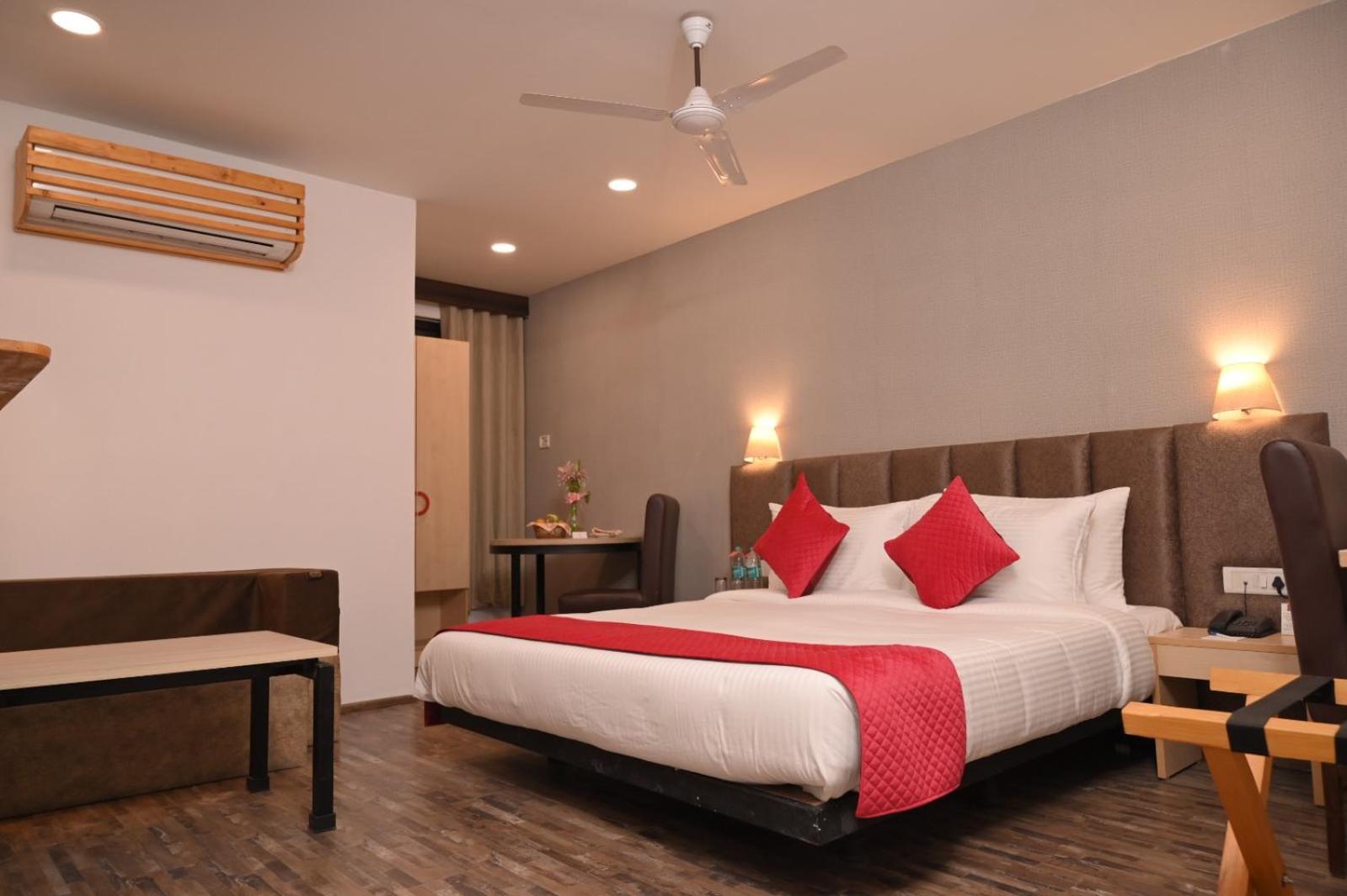 Ayaan Residency Hotel Noida Exterior photo