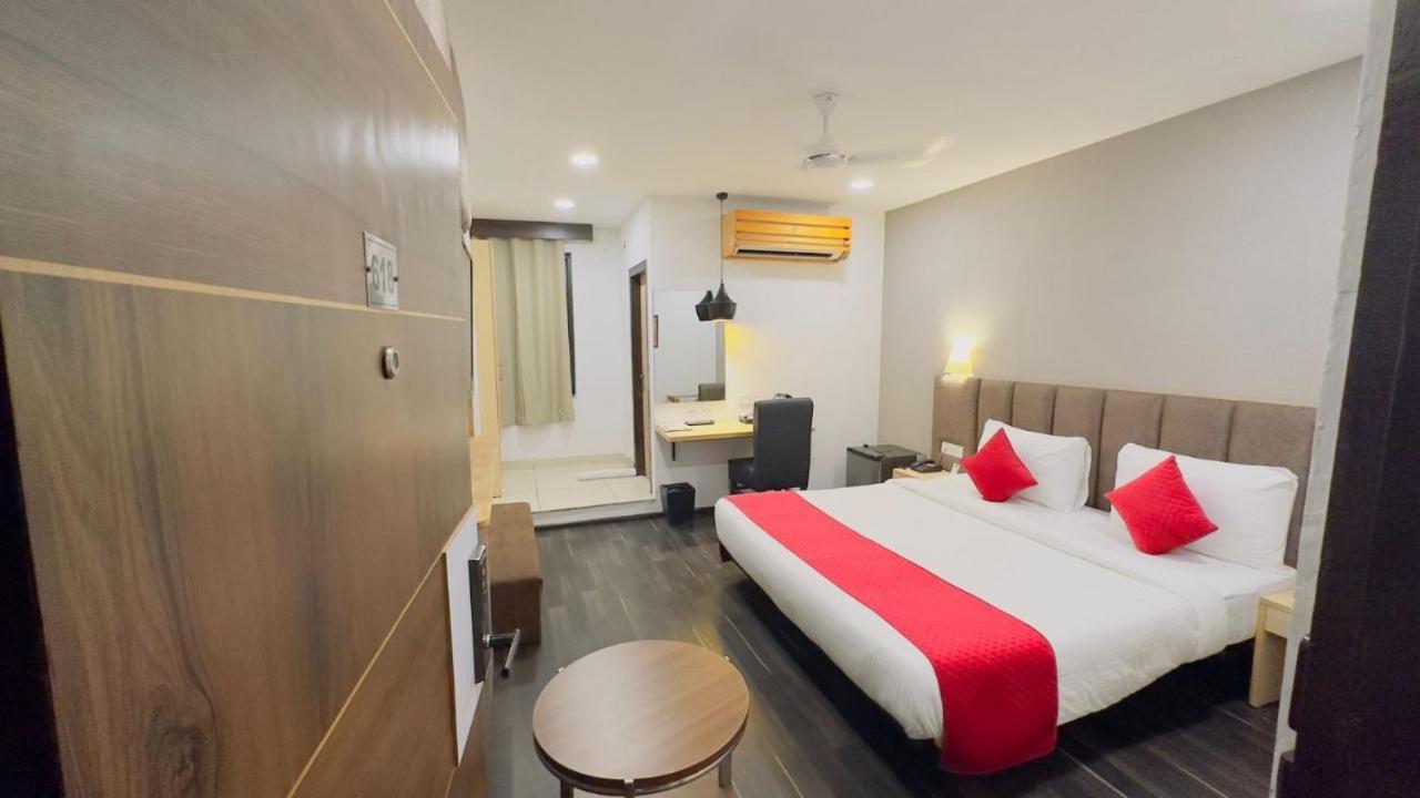 Ayaan Residency Hotel Noida Exterior photo