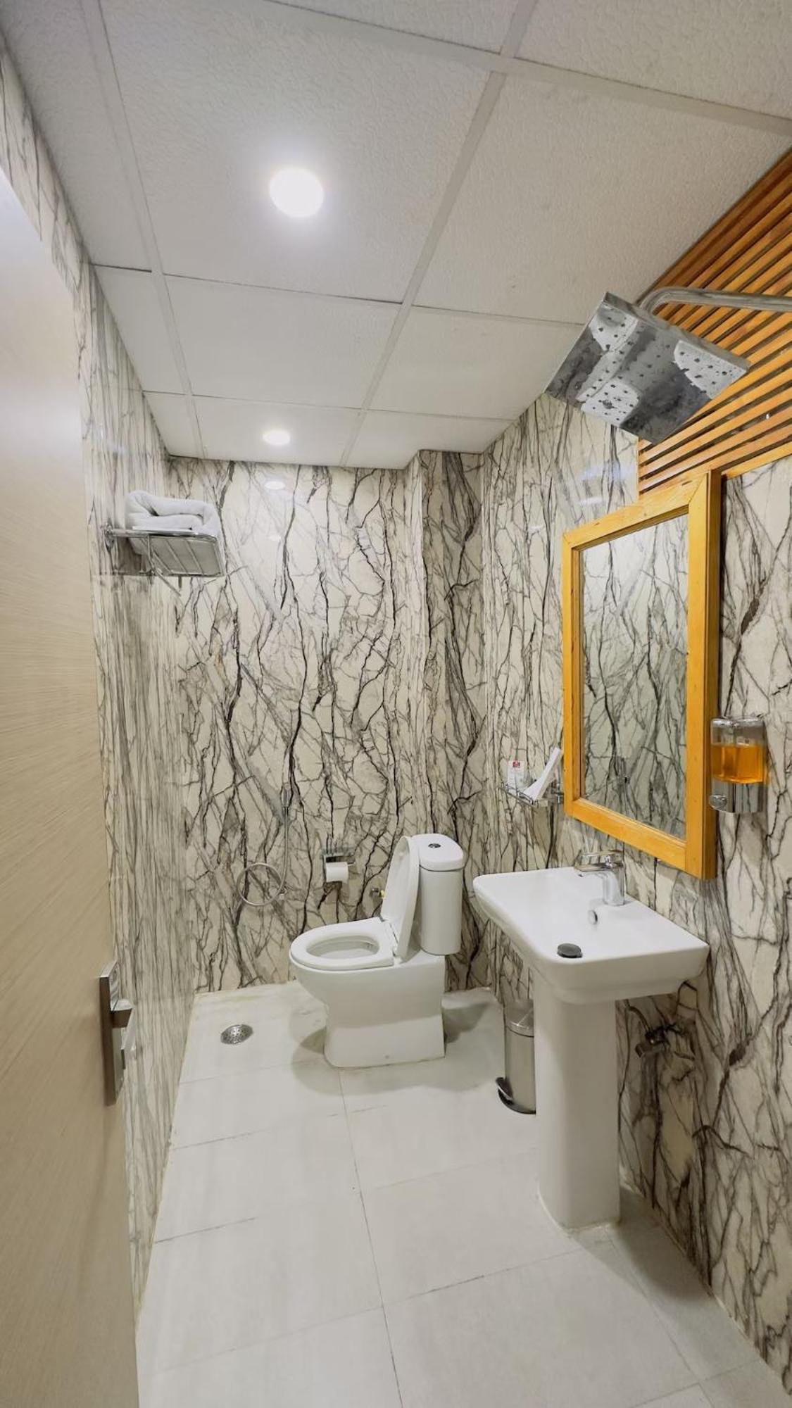Ayaan Residency Hotel Noida Exterior photo